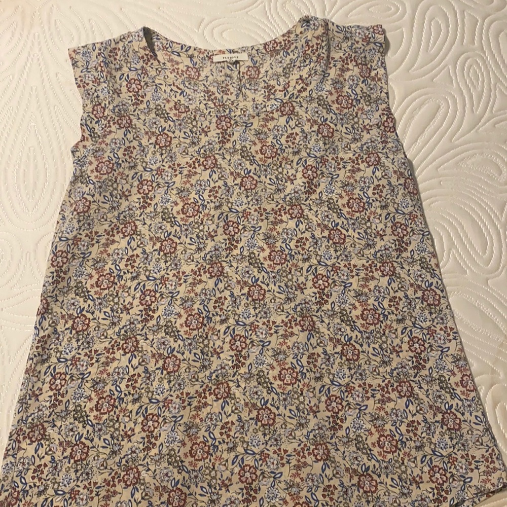 Cute floral blouse with cap sleeves